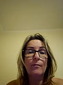 Snapshot of Steffi45 chatting on 01-09-25, 06:17 Steffi45 online show from 01-09-25, 06:17