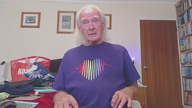 Snapshot of WaverlyKernow chatting on 09-30-25, 01:50 WaverlyKernow online show from 09-30-25, 01:50