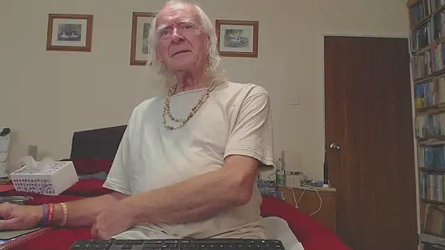 WaverlyKernow online show from 12-19-25, 02:08