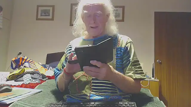 WaverlyKernow online show from 02-12-26, 04:40