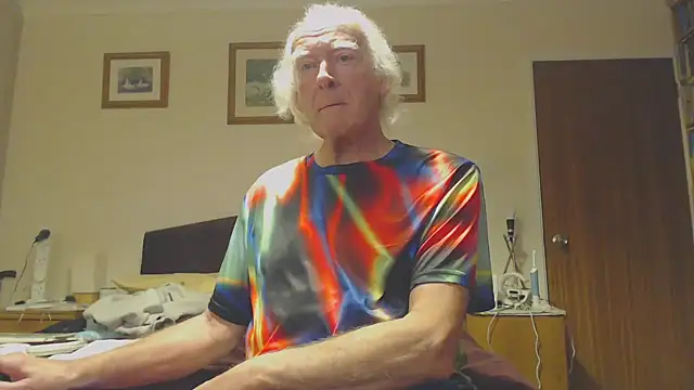Snapshot of WaverlyKernow chatting on 02-04-25, 10:21 WaverlyKernow online show from 02-04-25, 10:21