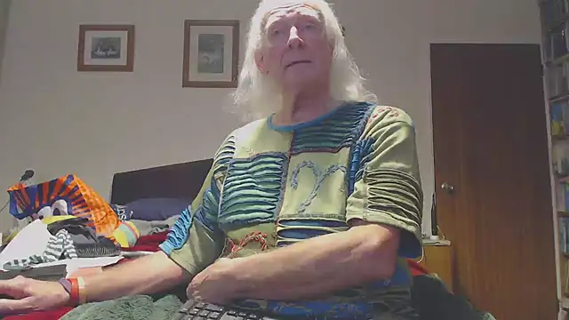 WaverlyKernow online show from 02-10-26, 01:10