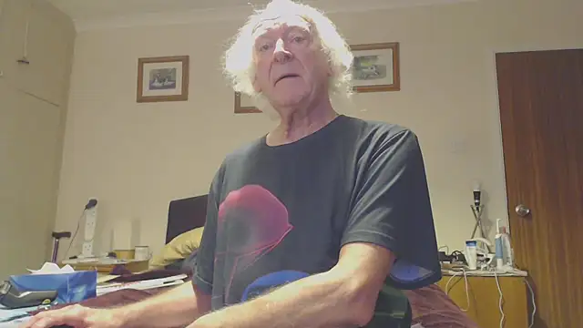 Snapshot of WaverlyKernow chatting on 01-29-25, 10:37 WaverlyKernow online show from 01-29-25, 10:37