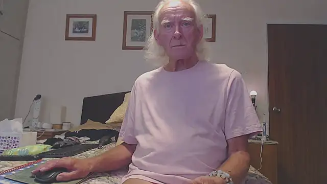 Snapshot of WaverlyKernow chatting on 09-11-25, 01:55 WaverlyKernow online show from 09-11-25, 01:55
