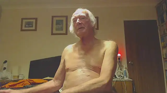 Snapshot of WaverlyKernow chatting on 01-26-25, 11:39 WaverlyKernow online show from 01-26-25, 11:39