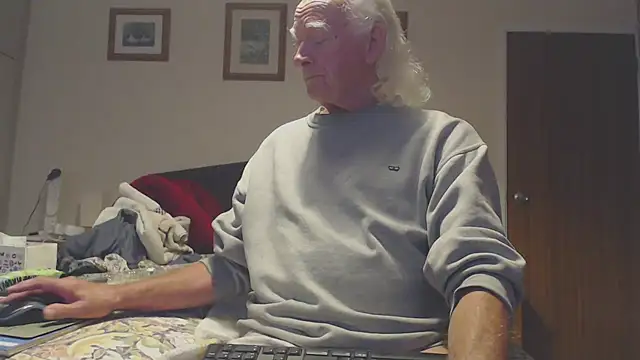 Snapshot of WaverlyKernow chatting on 09-14-25, 02:17 WaverlyKernow online show from 09-14-25, 02:17