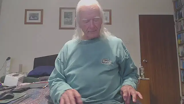 WaverlyKernow online show from 04-15-26, 02:21