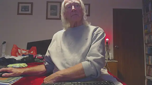 Snapshot of WaverlyKernow chatting on 10-03-25, 11:34 WaverlyKernow online show from 10-03-25, 11:34
