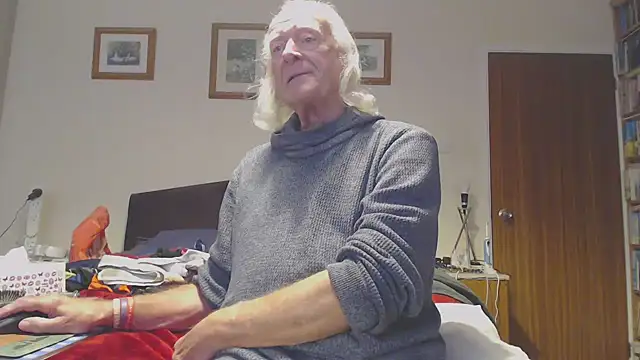 Snapshot of WaverlyKernow chatting on 10-16-25, 02:03 WaverlyKernow online show from 10-16-25, 02:03