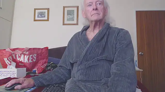 Snapshot of WaverlyKernow chatting on 09-22-25, 08:53 WaverlyKernow online show from 09-22-25, 08:53