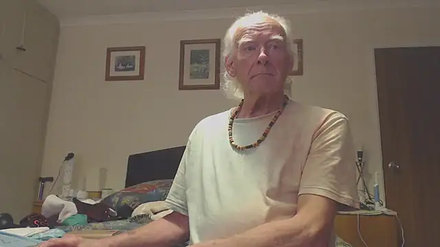 Snapshot of WaverlyKernow chatting on 03-21-25, 02:51 WaverlyKernow online show from 03-21-25, 02:51