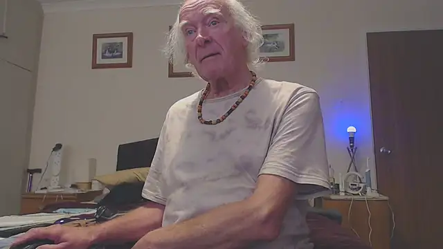 Snapshot of WaverlyKernow chatting on 02-07-25, 12:39 WaverlyKernow online show from 02-07-25, 12:39