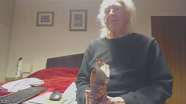 WaverlyKernow online show from 12-15-25, 03:29