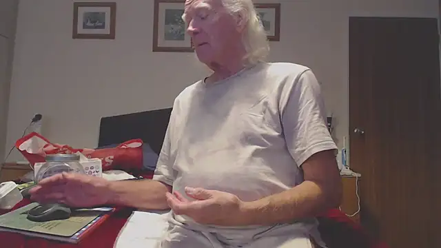 Snapshot of WaverlyKernow chatting on 09-27-25, 11:27 WaverlyKernow online show from 09-27-25, 11:27