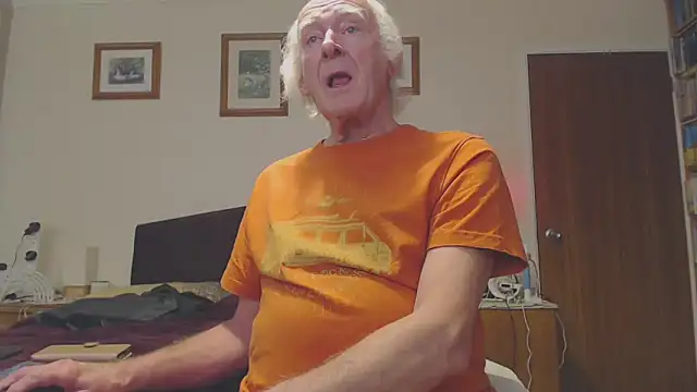 Snapshot of WaverlyKernow chatting on 01-25-25, 01:19 WaverlyKernow online show from 01-25-25, 01:19