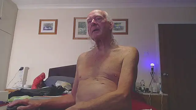 Snapshot of WaverlyKernow chatting on 10-05-25, 11:56 WaverlyKernow online show from 10-05-25, 11:56