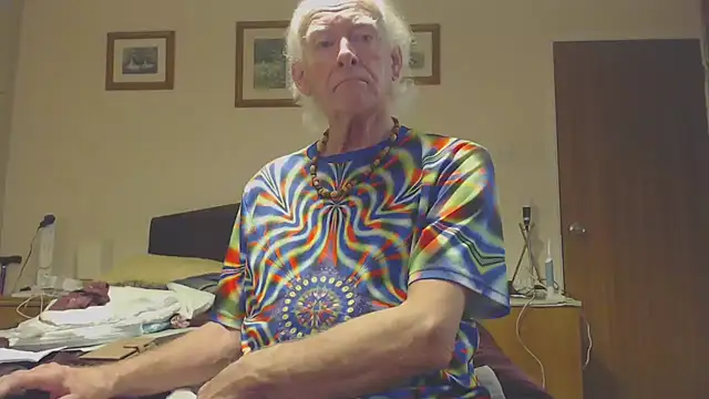 Snapshot of WaverlyKernow chatting on 02-26-25, 07:23 WaverlyKernow online show from 02-26-25, 07:23