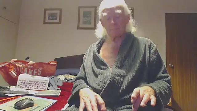 Snapshot of WaverlyKernow chatting on 09-19-25, 08:24 WaverlyKernow online show from 09-19-25, 08:24