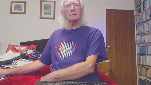 Snapshot of WaverlyKernow chatting on 10-02-25, 02:09 WaverlyKernow online show from 10-02-25, 02:09