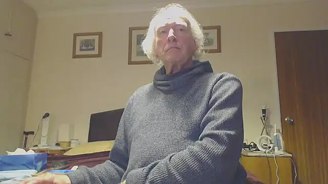 Snapshot of WaverlyKernow chatting on 01-27-25, 08:07 WaverlyKernow online show from 01-27-25, 08:07