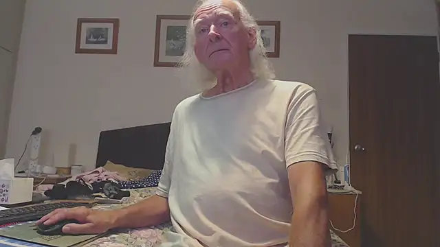 Snapshot of WaverlyKernow chatting on 09-10-25, 03:00 WaverlyKernow online show from 09-10-25, 03:00