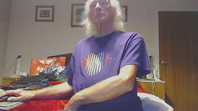 Snapshot of WaverlyKernow chatting on 10-01-25, 06:56 WaverlyKernow online show from 10-01-25, 06:56