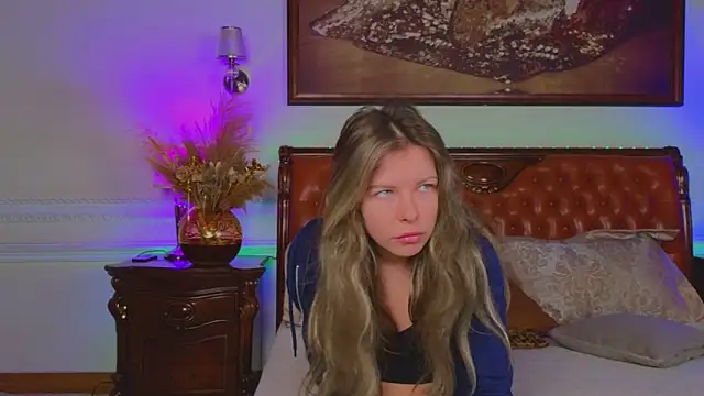 Real Tini online show from 11-18-25, 06:06