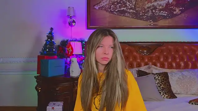 Real Tini online show from 12-19-25, 06:16