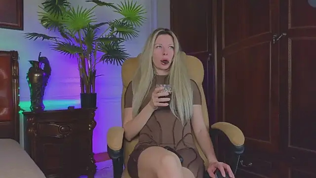 Real Tini online show from 04-11-26, 06:10