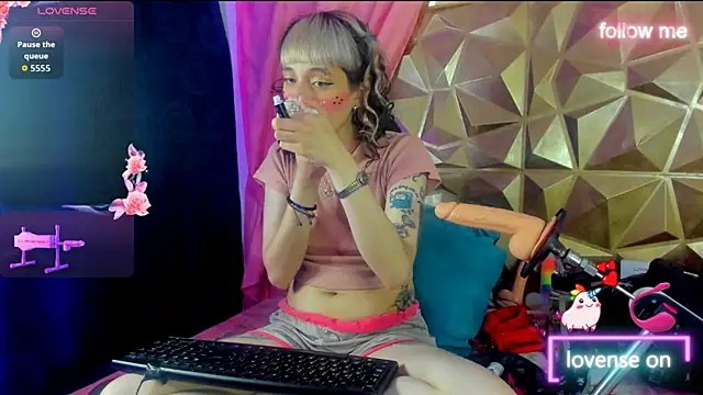 Snapshot of neeko_princes chatting on 09-23-25, 12:23 neeko princes online show from 09-23-25, 12:23
