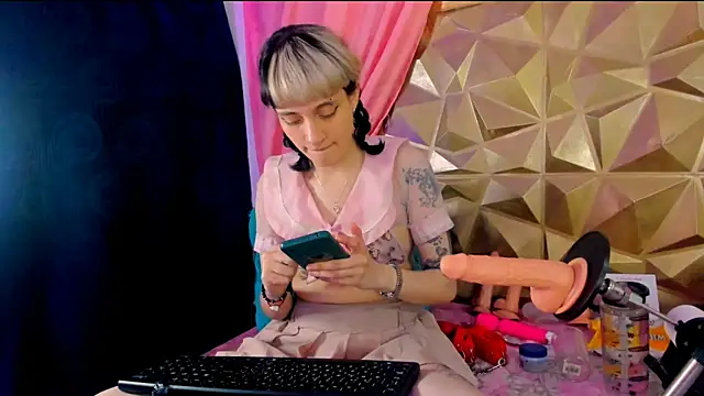 Snapshot of neeko_princes chatting on 10-01-25, 12:20 neeko princes online show from 10-01-25, 12:20