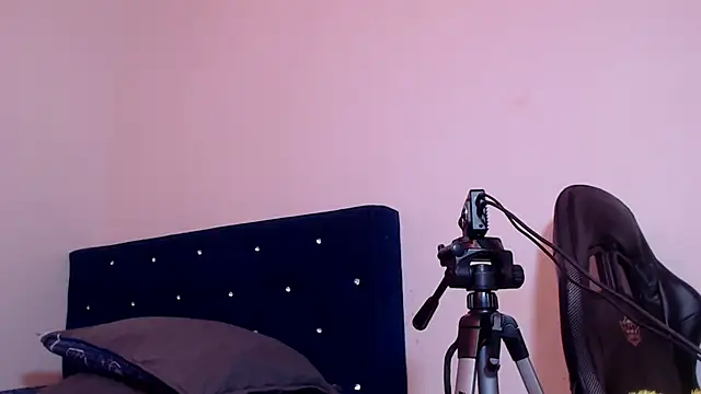 Snapshot of Aliice_Doll chatting on 03-02-25, 01:15 Aliice Doll online show from 03-02-25, 01:15