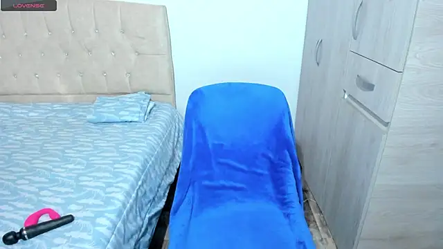Snapshot of emily1_ chatting on 07-14-26, 12:33 emily1 online show from 07-14-26, 12:33