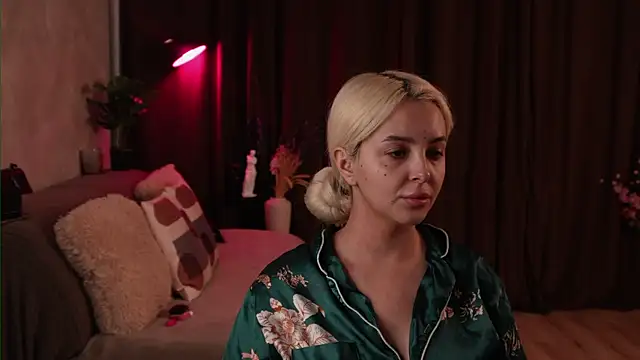 VictoriaMorrone online show from 10-11-25, 06:20