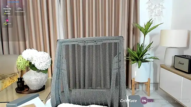 Snapshot of _Joliie_ chatting on 06-25-26, 02:20 Joliie online show from 06-25-26, 02:20