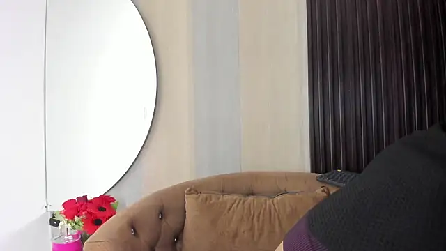 Snapshot of _shantal_smith chatting on 02-27-26, 12:33 shantal smith online show from 02-27-26, 12:33