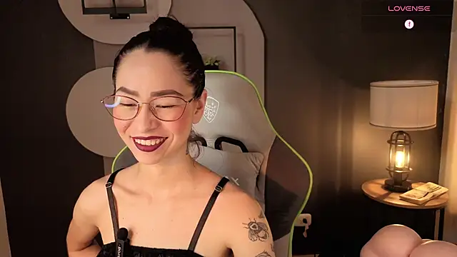 Snapshot of rosse_98_ chatting on 07-16-26, 02:47 rosse 98 online show from 07-16-26, 02:47