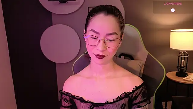 Snapshot of rosse_98_ chatting on 07-15-26, 03:41 rosse 98 online show from 07-15-26, 03:41