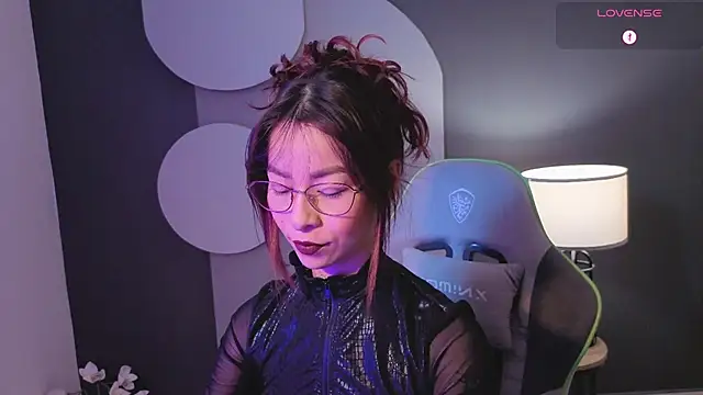 Snapshot of rosse_98_ chatting on 06-30-26, 02:06 rosse 98 online show from 06-30-26, 02:06