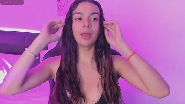 Snapshot of Megan_Miles02 chatting on 10-28-25, 07:13 Megan Miles02 online show from 10-28-25, 07:13