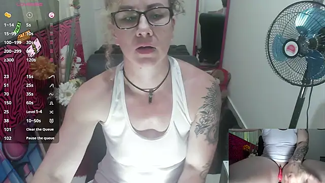 ViickySexy online show from 10-27-25, 07:26