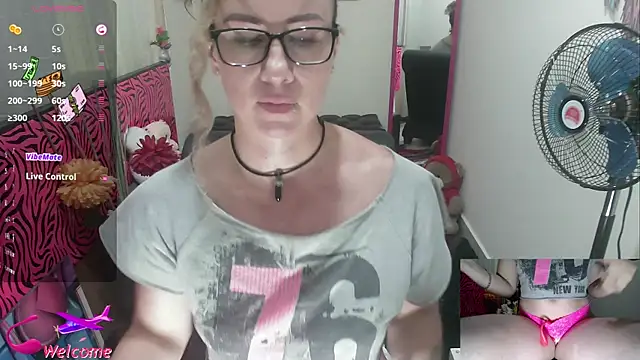 ViickySexy online show from 09-17-25, 07:38