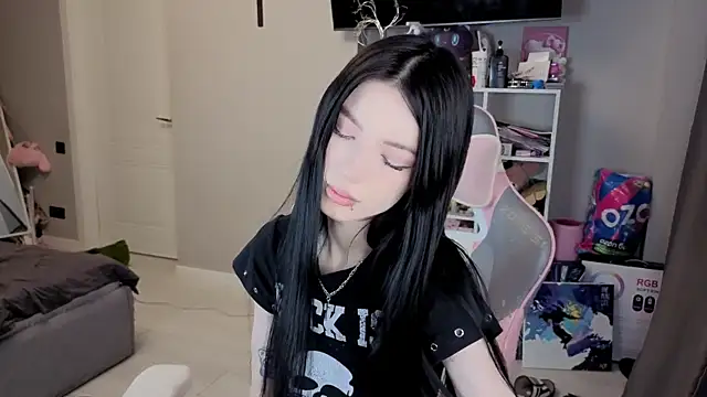 Snapshot of Aliceblush chatting on 02-26-26, 03:23 Aliceblush online show from 02-26-26, 03:23