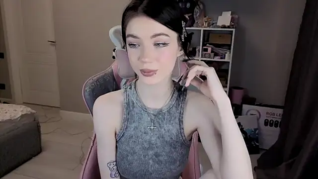 Snapshot of Aliceblush chatting on 02-11-26, 03:23 Aliceblush online show from 02-11-26, 03:23