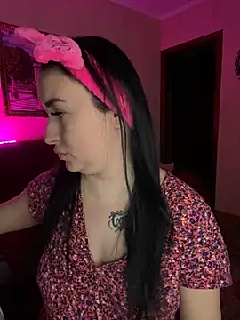 Roxana Bell online show from 02-25-25, 03:20