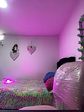 Snapshot of little_tifanny82 chatting on 12-19-25, 01:13 little tifanny82 online show from 12-19-25, 01:13