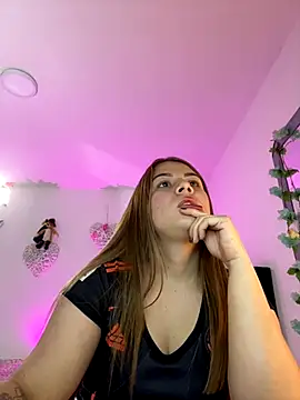 Snapshot of little_tifanny82 chatting on 10-17-25, 05:15 little tifanny82 online show from 10-17-25, 05:15