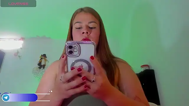 Snapshot of little_tifanny82 chatting on 11-05-25, 02:09 little tifanny82 online show from 11-05-25, 02:09