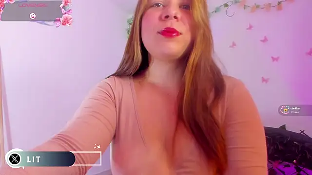 Snapshot of little_tifanny82 chatting on 02-21-26, 06:10 little tifanny82 online show from 02-21-26, 06:10