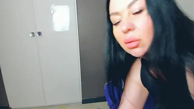 Snapshot of LayaFlow chatting on 02-17-26, 12:13 LayaFlow online show from 02-17-26, 12:13